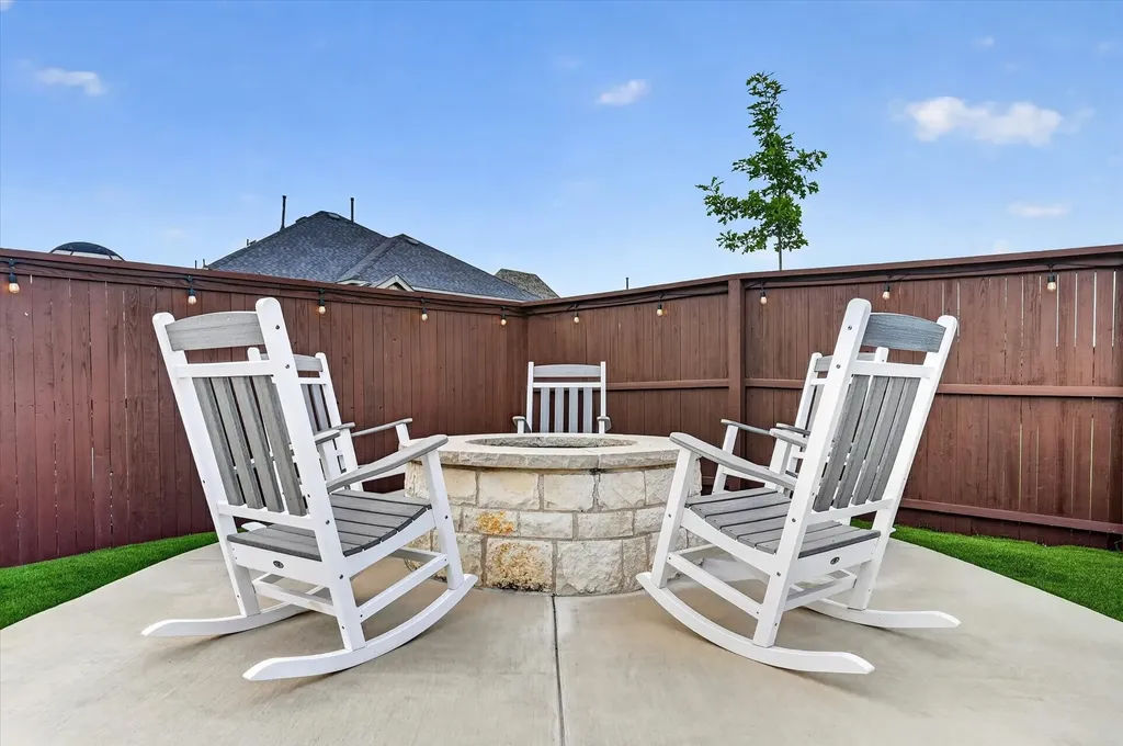 1812 Briscoe Drive Lantana TX 76226