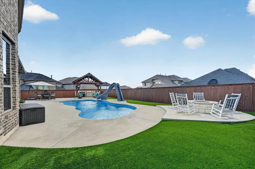 1812 Briscoe Drive Lantana TX 76226