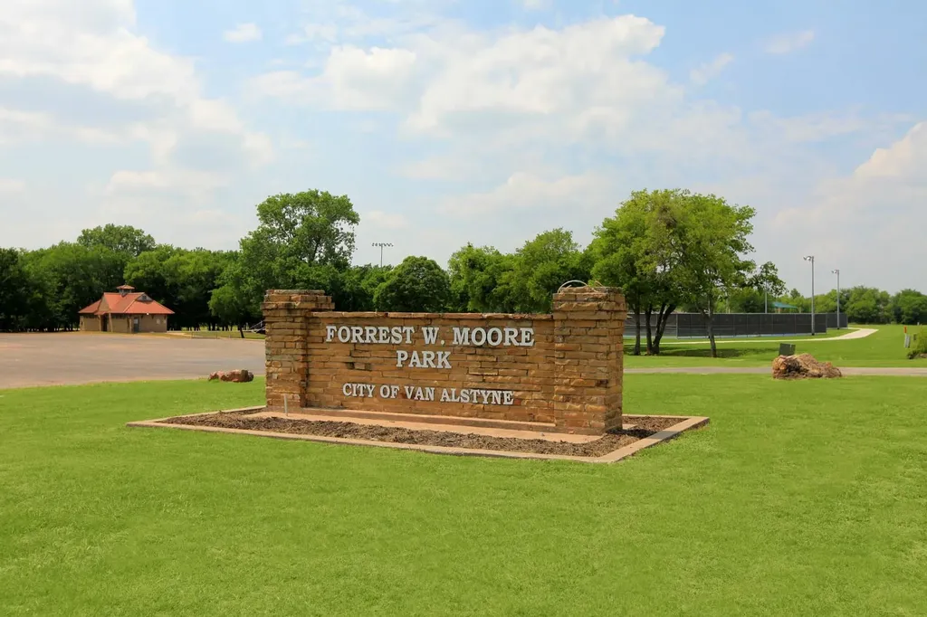 1537 Thicket Hill Drive Van Alstyne TX 75495