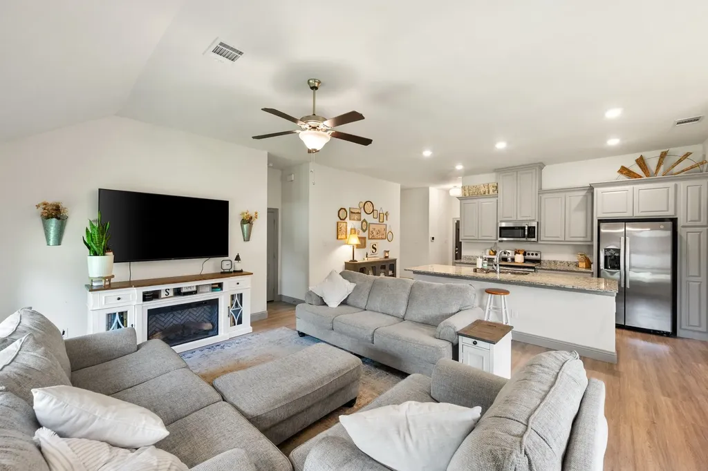 732 Edgewood Avenue Corsicana TX 75110