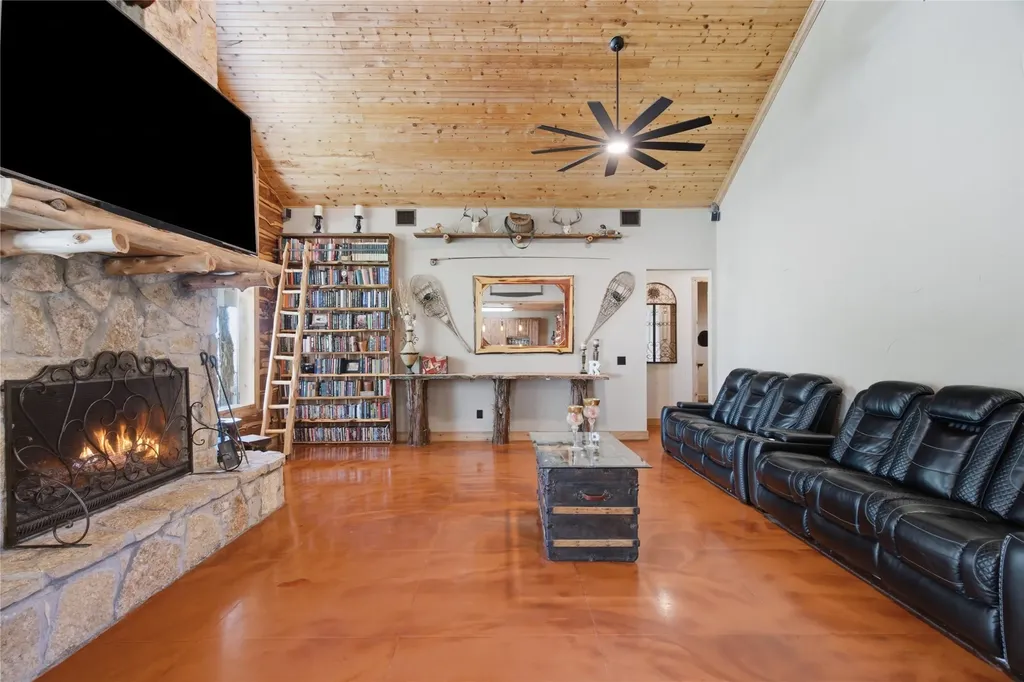 722 Three Skillet Road Springtown TX 76082