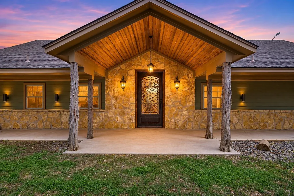 722 Three Skillet Road Springtown TX 76082