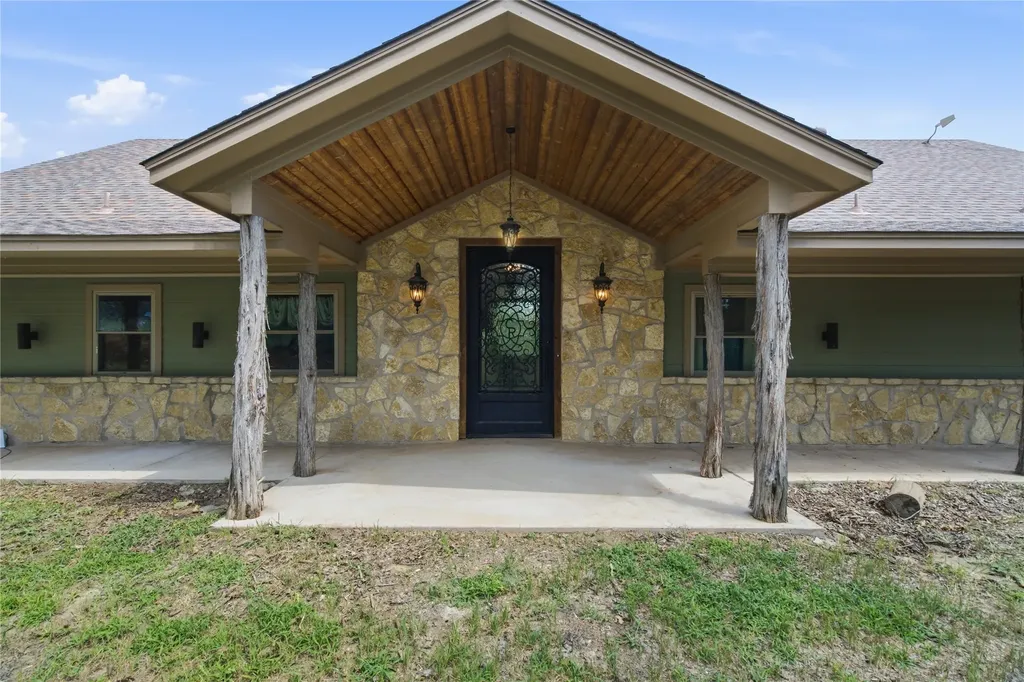 722 Three Skillet Road Springtown TX 76082