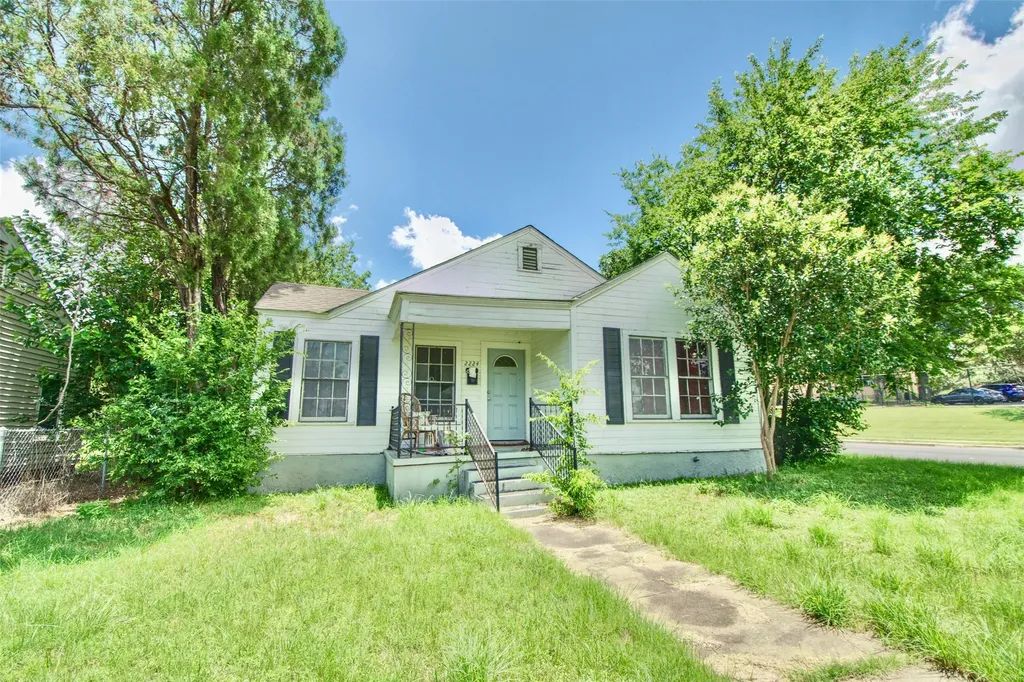 2224 Live Oak Avenue Waco TX 76708