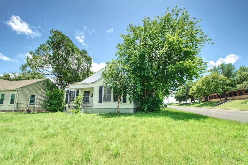 2224 Live Oak Avenue Waco TX 76708