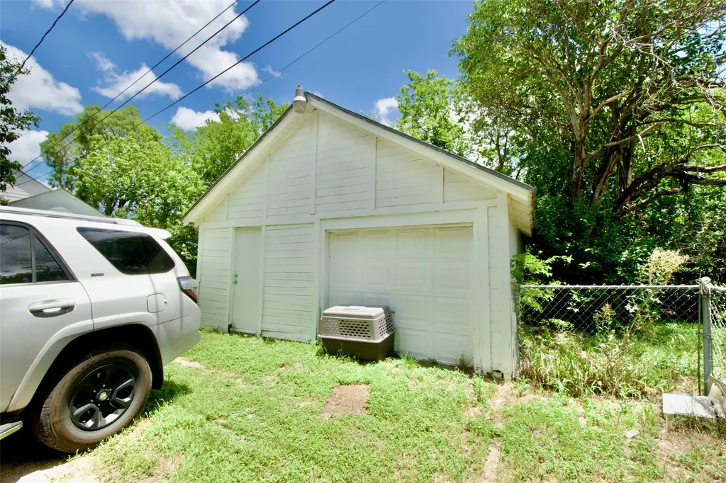2224 Live Oak Avenue Waco TX 76708