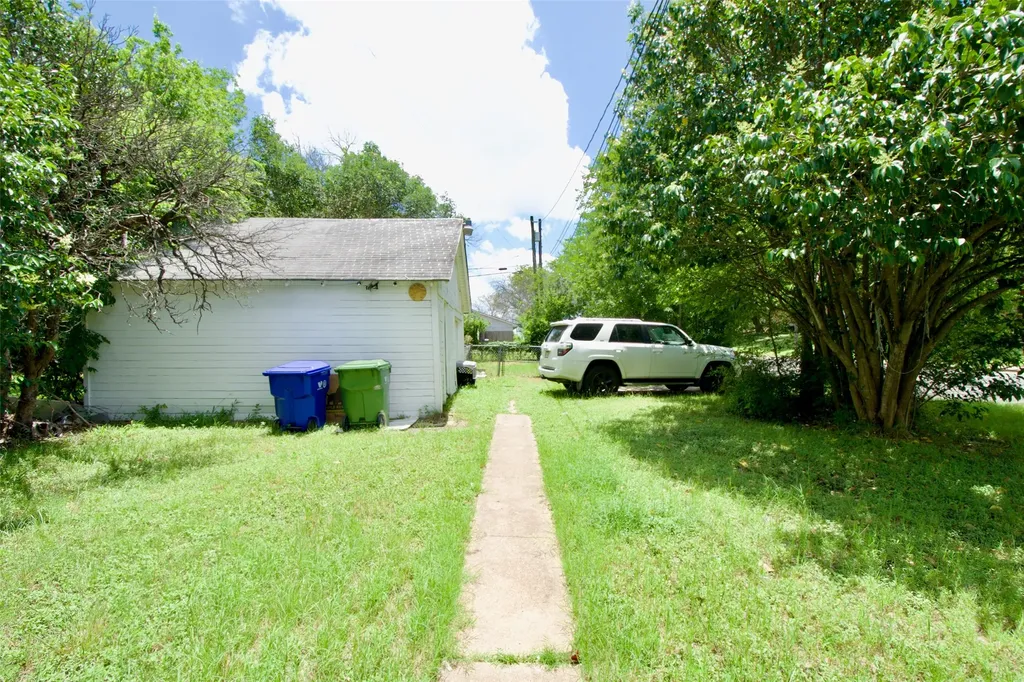 2224 Live Oak Avenue Waco TX 76708