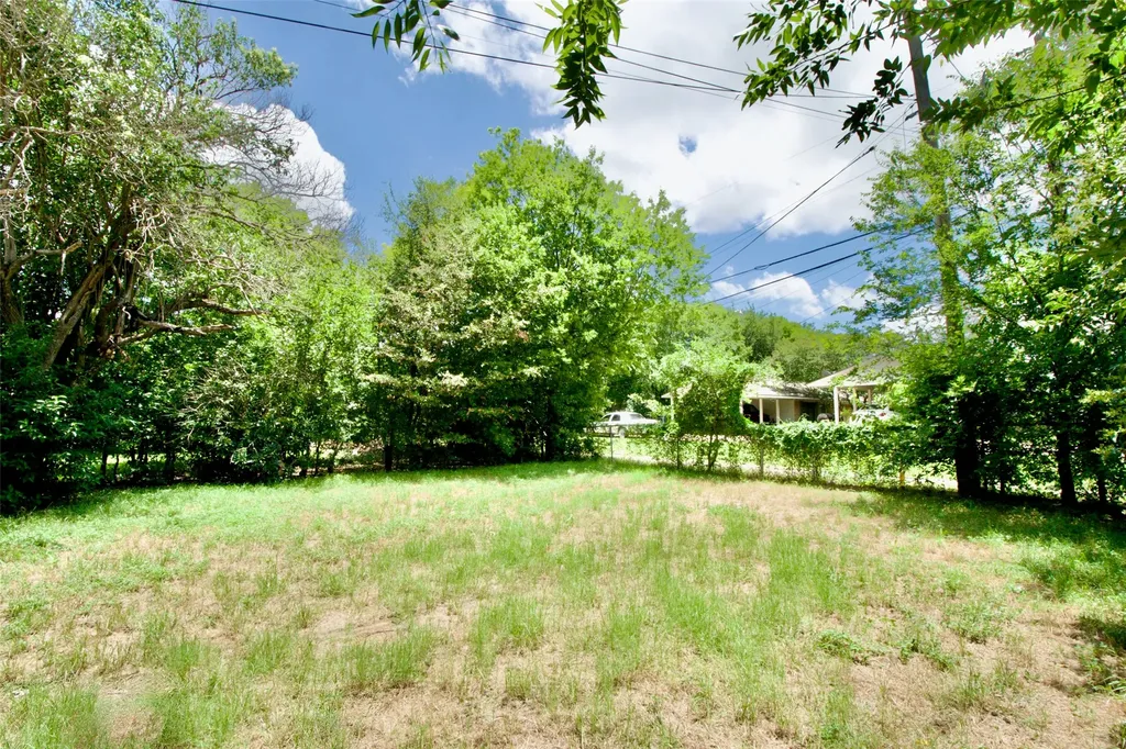 2224 Live Oak Avenue Waco TX 76708