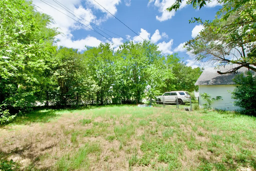 2224 Live Oak Avenue Waco TX 76708