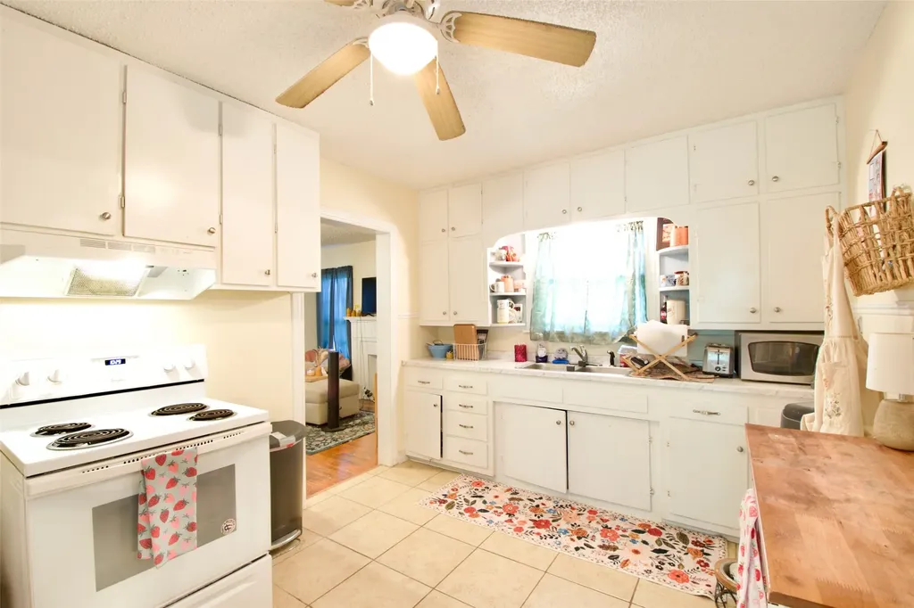 2224 Live Oak Avenue Waco TX 76708