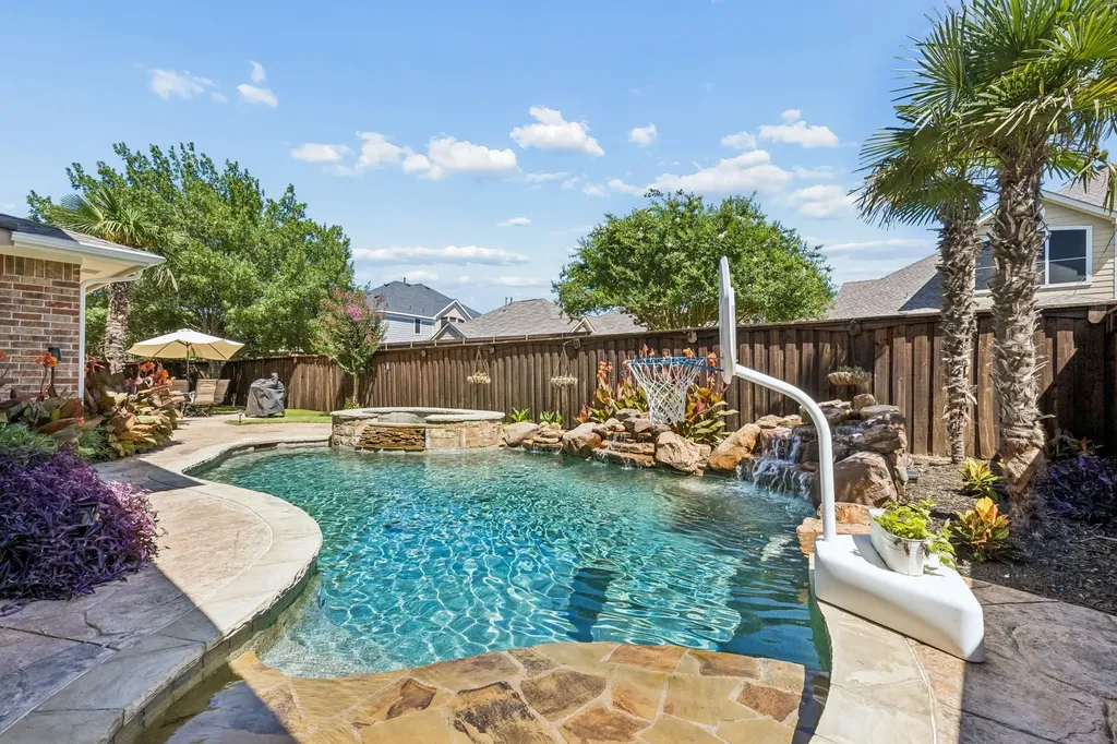 2803 Deerhurst Drive Highland Village TX 75077