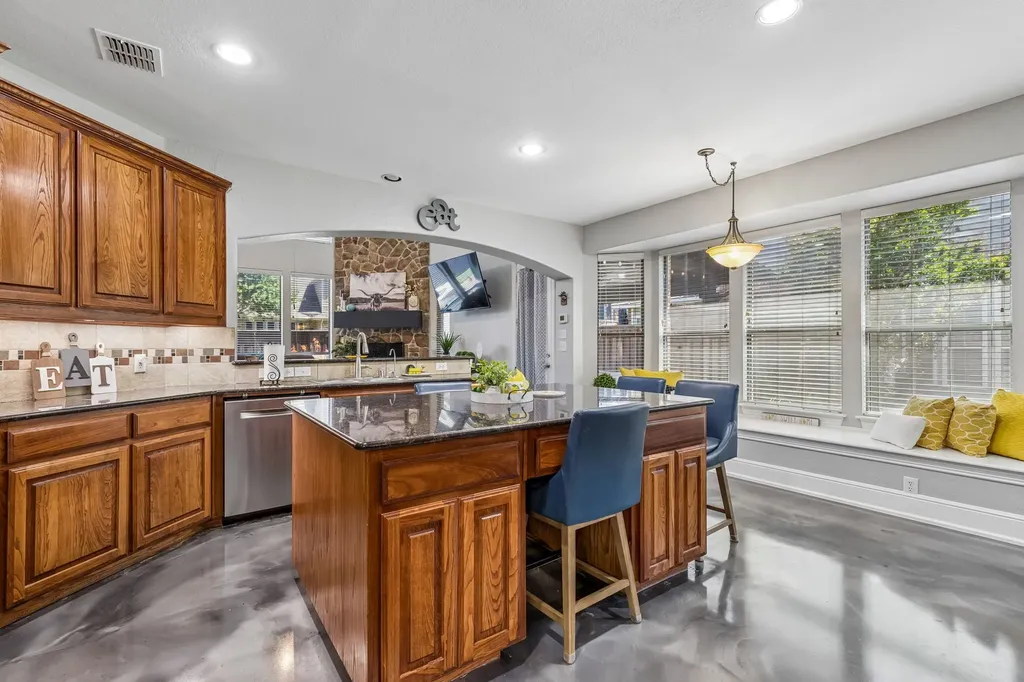 2803 Deerhurst Drive Highland Village TX 75077