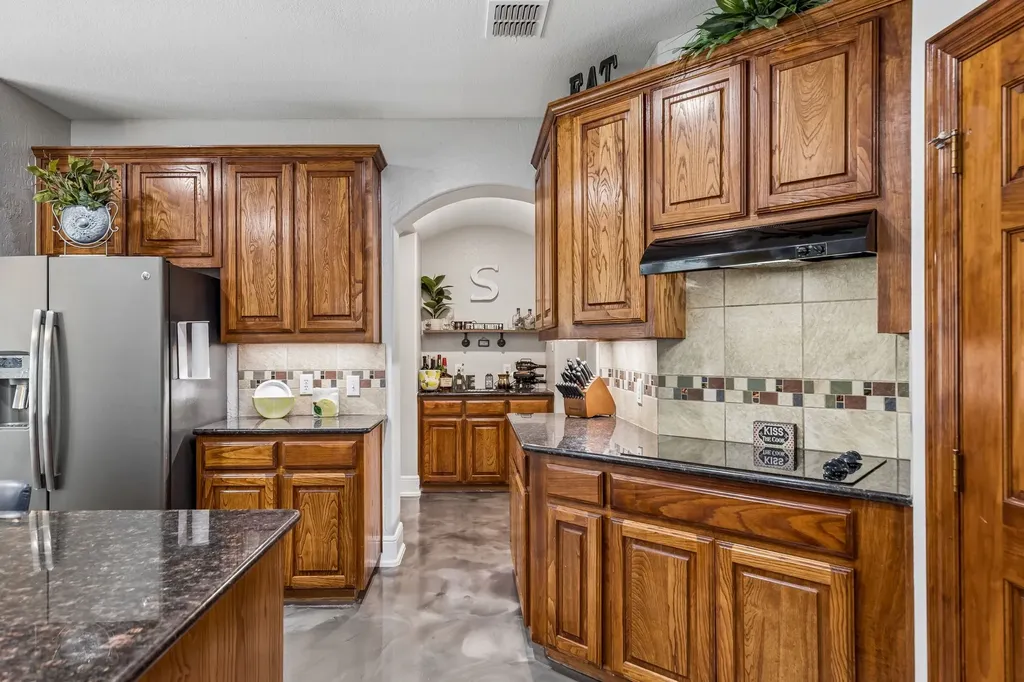 2803 Deerhurst Drive Highland Village TX 75077