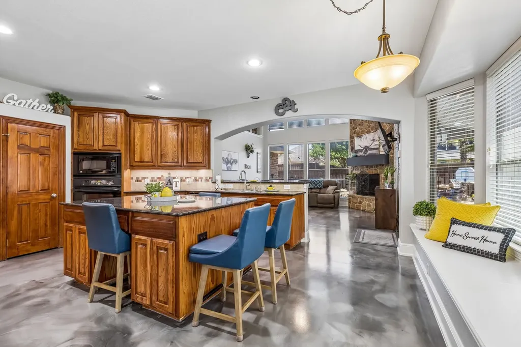 2803 Deerhurst Drive Highland Village TX 75077