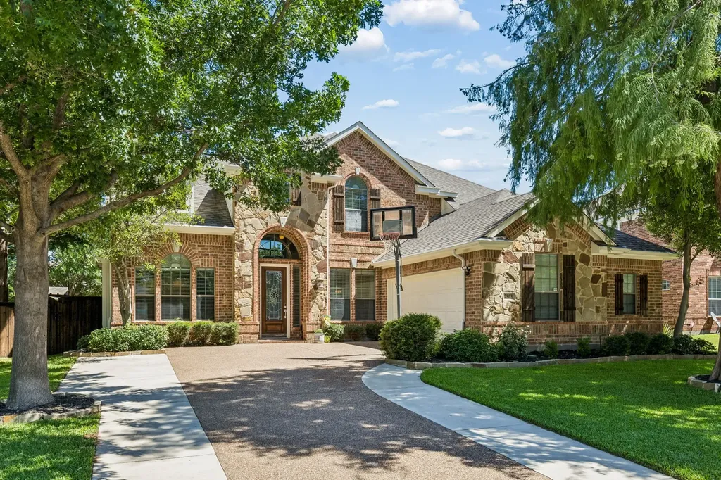 2803 Deerhurst Drive Highland Village TX 75077
