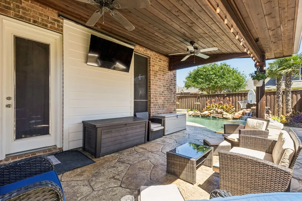 2803 Deerhurst Drive Highland Village TX 75077