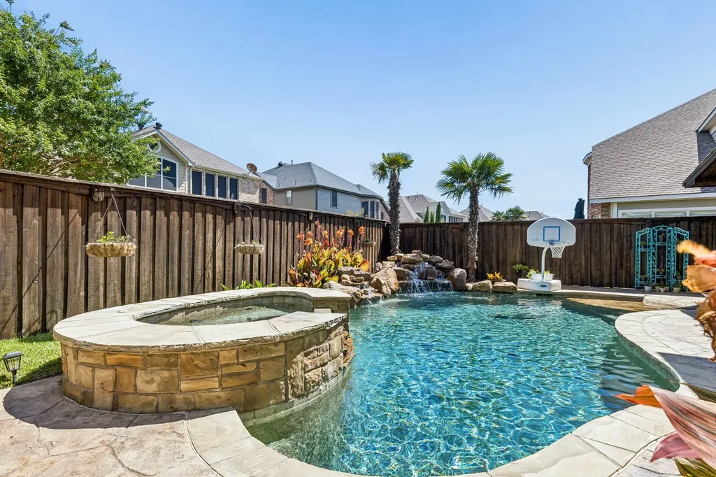 2803 Deerhurst Drive Highland Village TX 75077