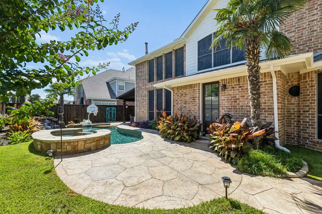 2803 Deerhurst Drive Highland Village TX 75077