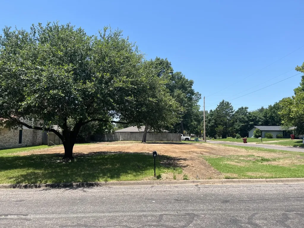 2818 Dover Drive Sherman TX 75092