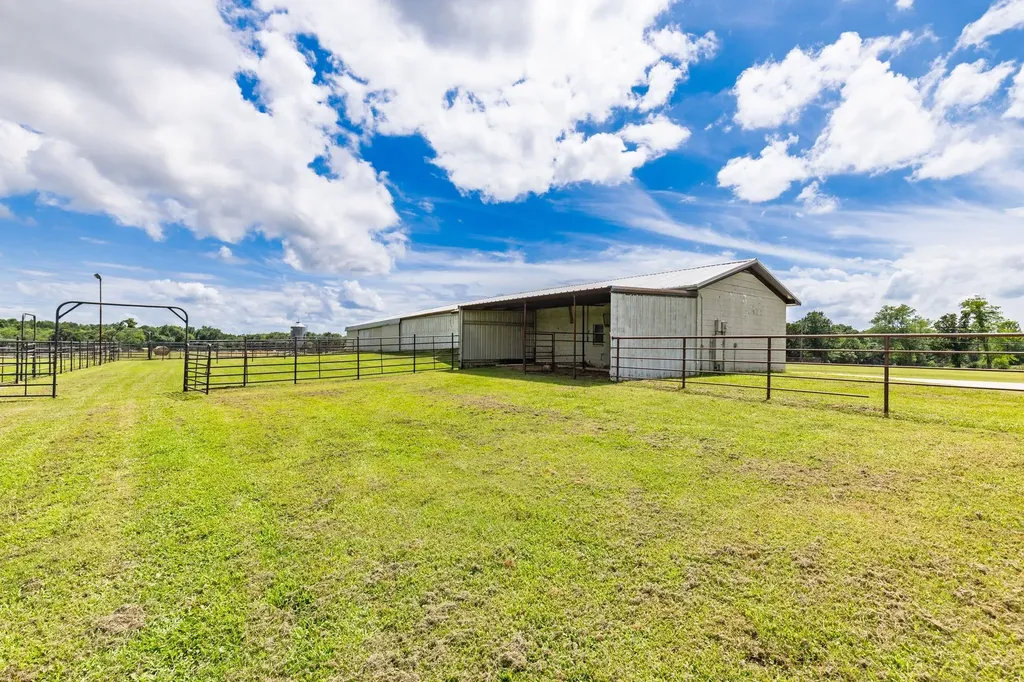 609 County Road 2421 Como TX 75431