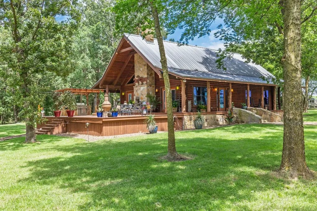 609 County Road 2421 Como TX 75431