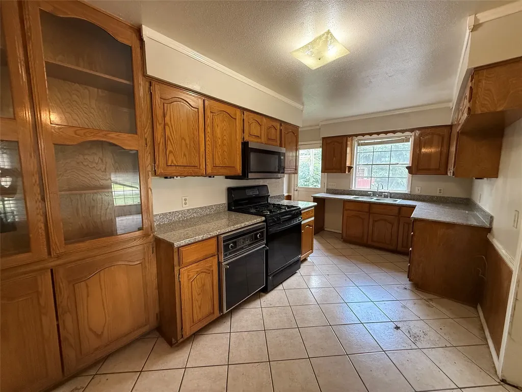 2114 Glengariff Drive Dallas TX 75228