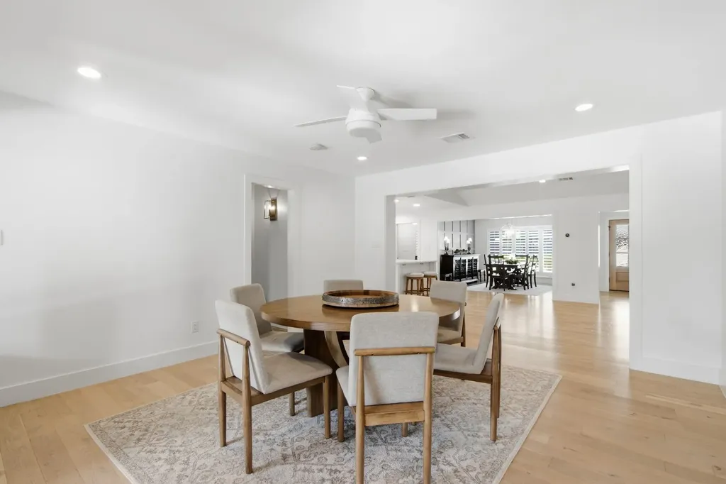 4416 Laren Lane Dallas TX 75244