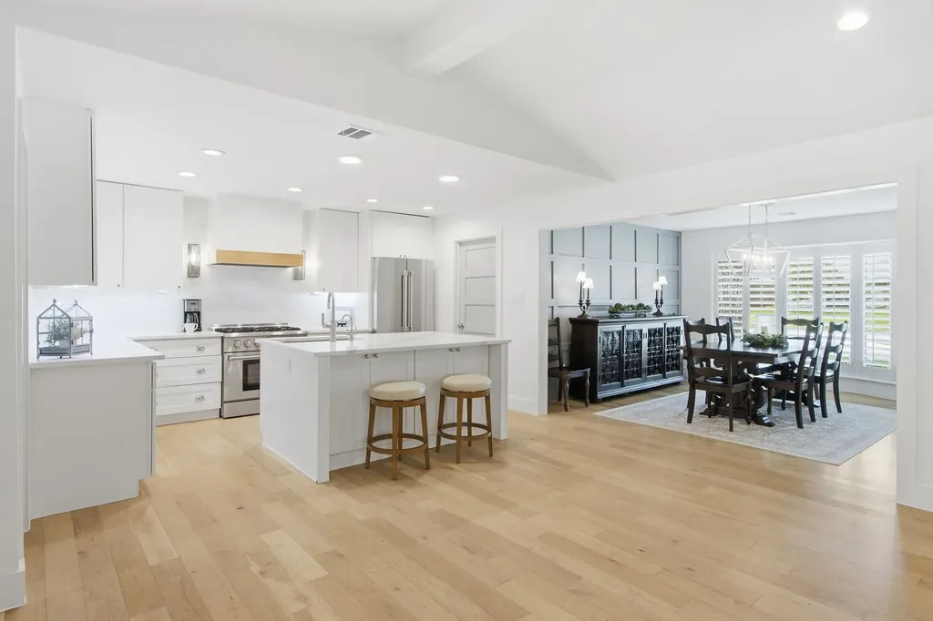 4416 Laren Lane Dallas TX 75244