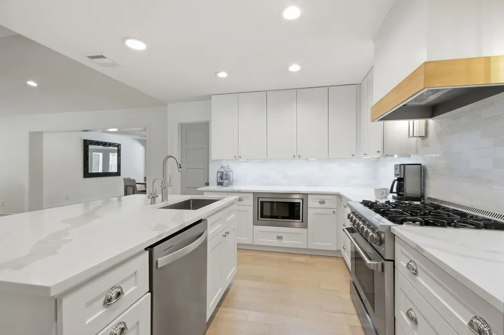 4416 Laren Lane Dallas TX 75244