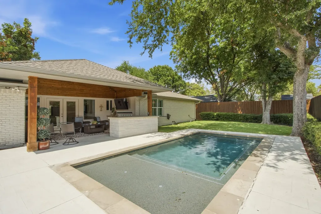4416 Laren Lane Dallas TX 75244