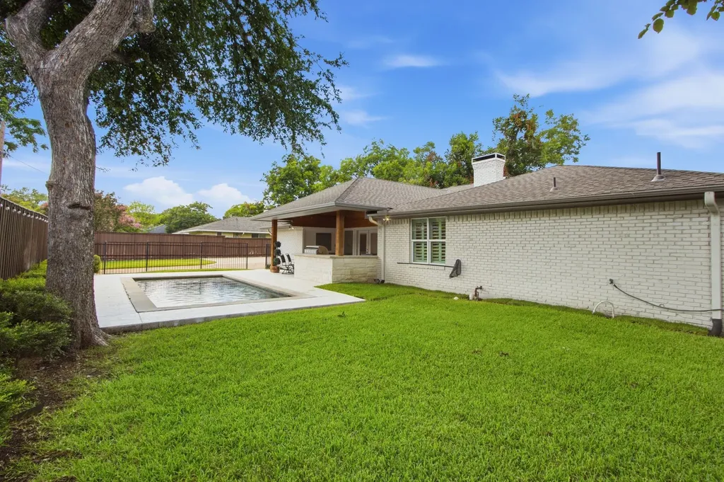 4416 Laren Lane Dallas TX 75244