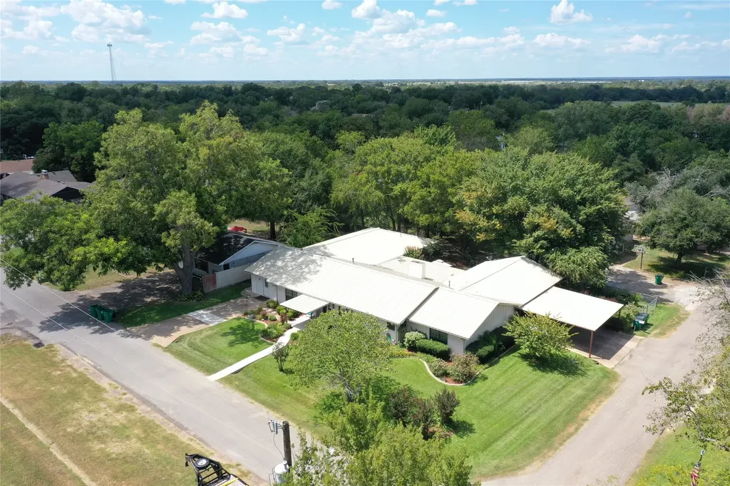 403 N Hall Street Fairfield TX 75840