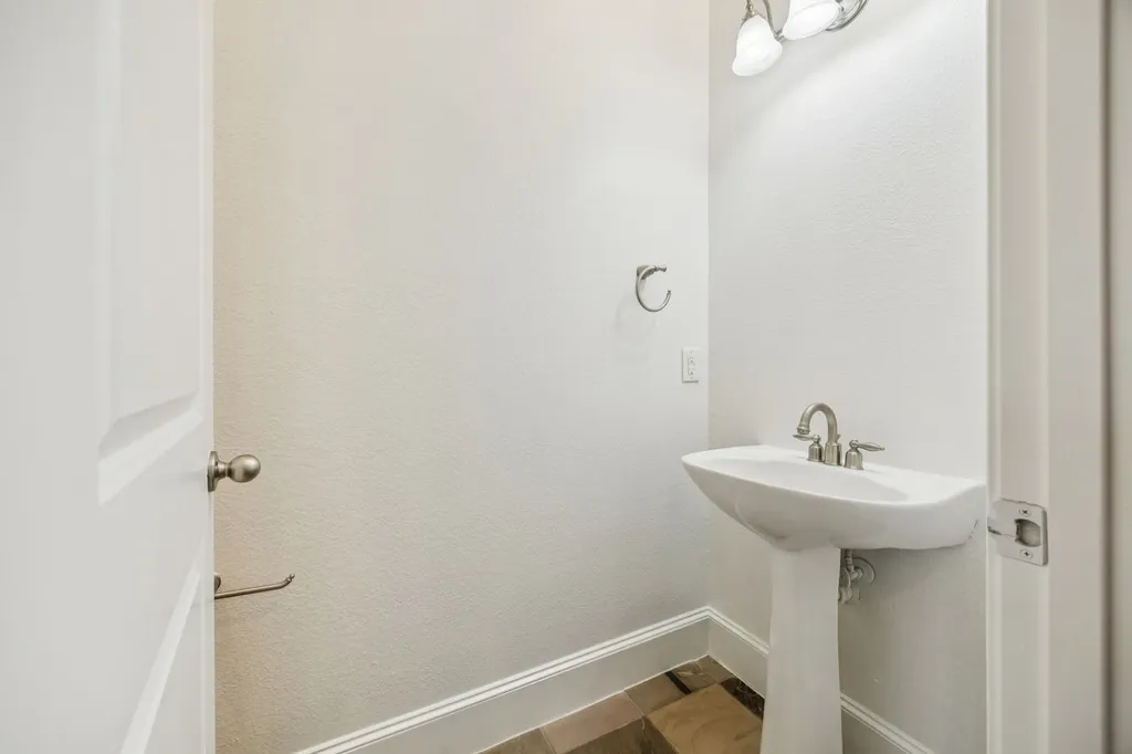 643 Senda Irving TX 75039
