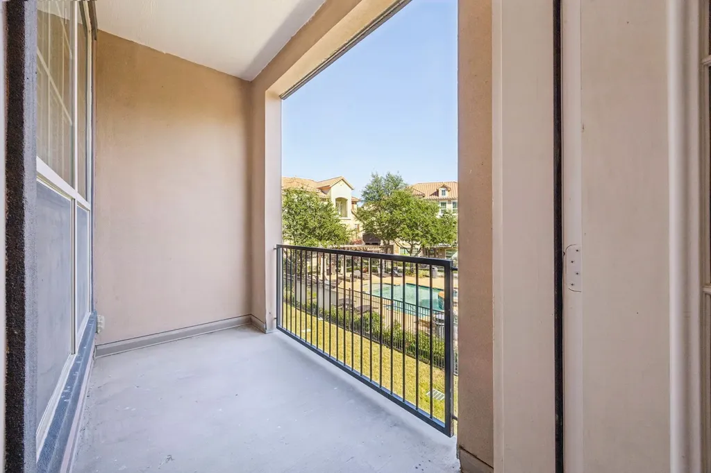 643 Senda Irving TX 75039