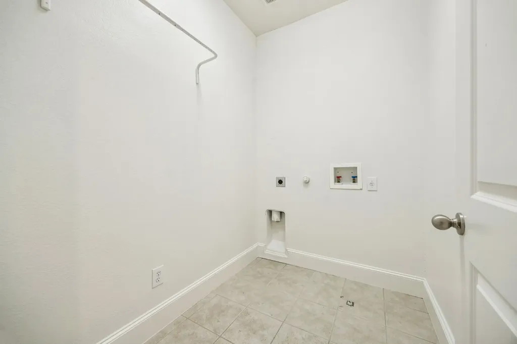 643 Senda Irving TX 75039