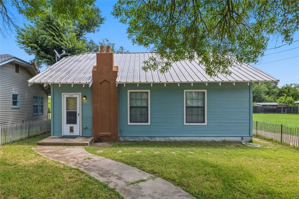 1802 6th Street Brownwood TX 76801