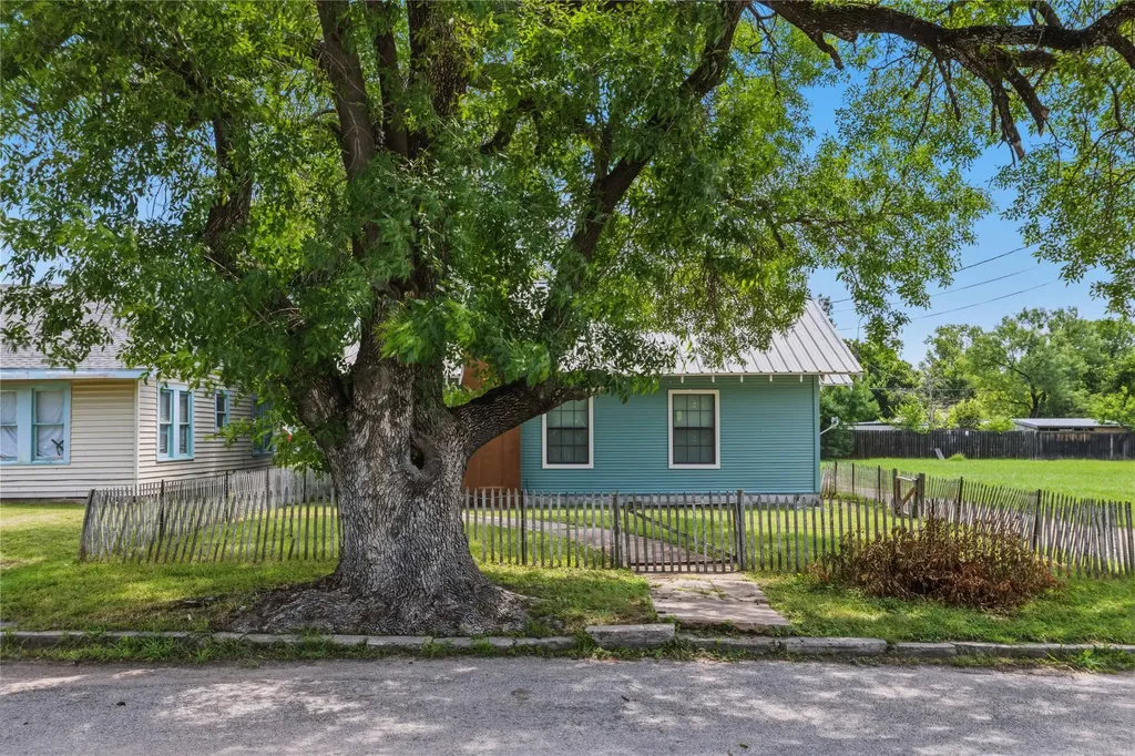 1802 6th Street Brownwood TX 76801