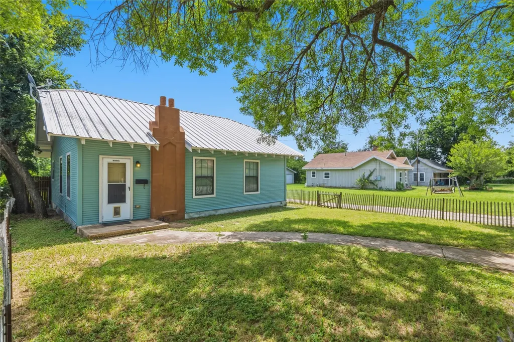 1802 6th Street Brownwood TX 76801