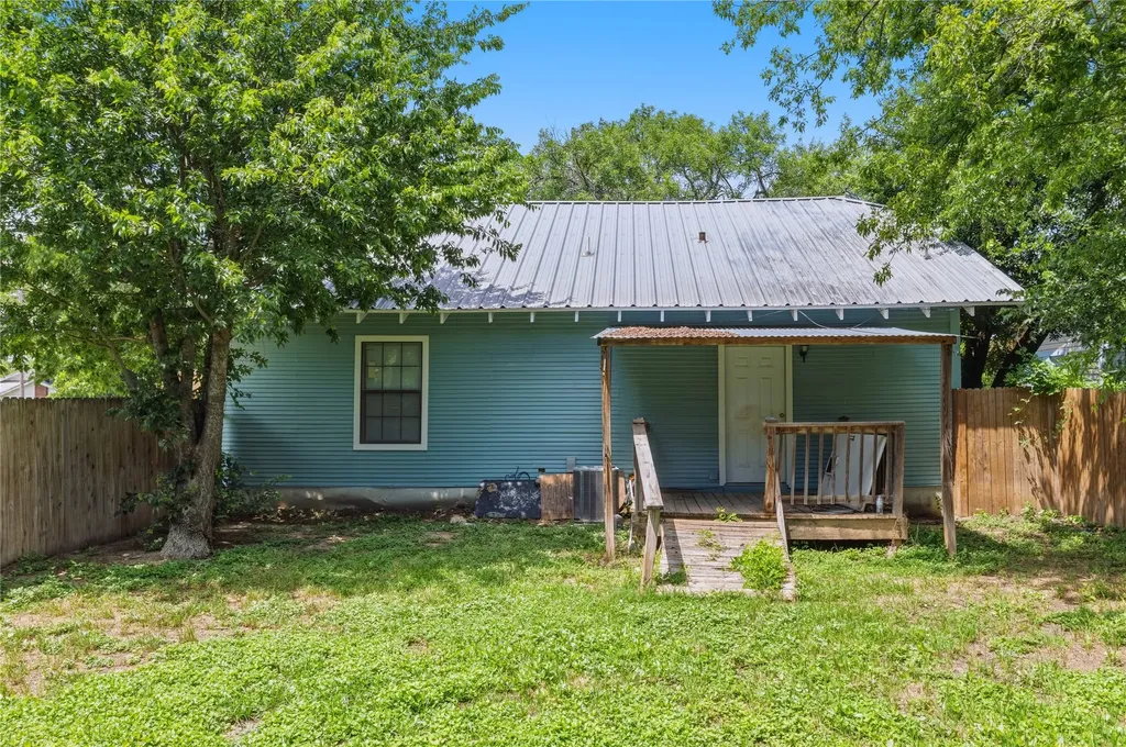 1802 6th Street Brownwood TX 76801