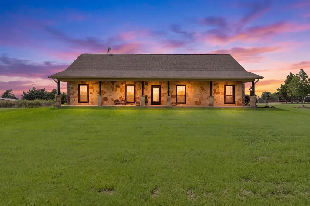 5562 County Road 1037 Celeste TX 75423