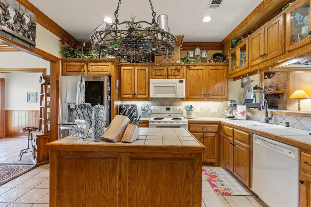 5562 County Road 1037 Celeste TX 75423
