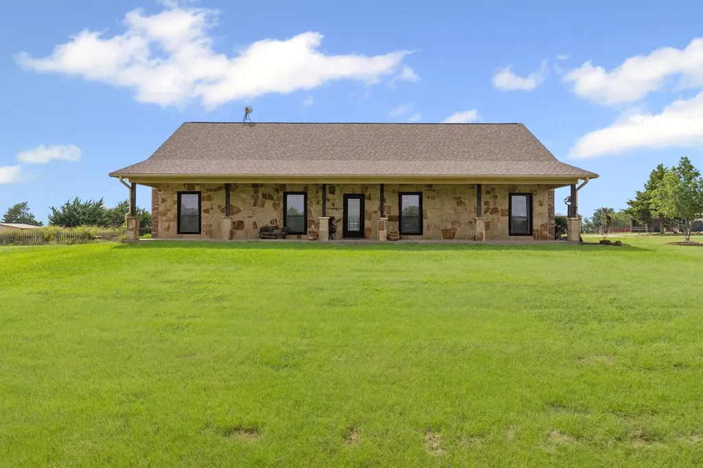 5562 County Road 1037 Celeste TX 75423