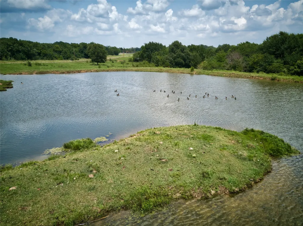 5562 County Road 1037 Celeste TX 75423