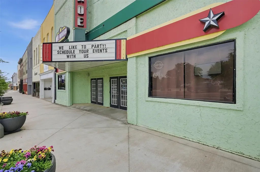 216 W Main Street Denison TX 75020