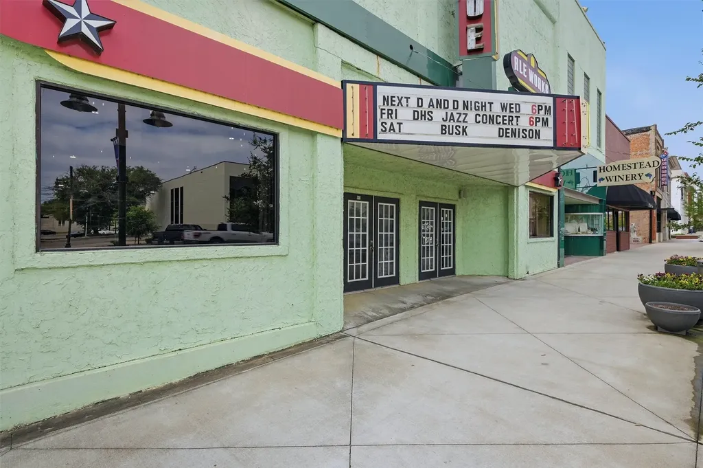 216 W Main Street Denison TX 75020