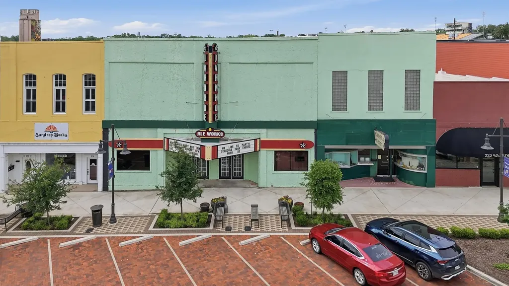 216 W Main Street Denison TX 75020