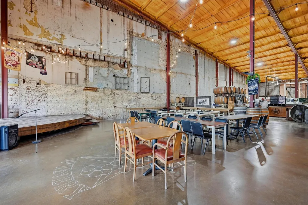 216 W Main Street Denison TX 75020