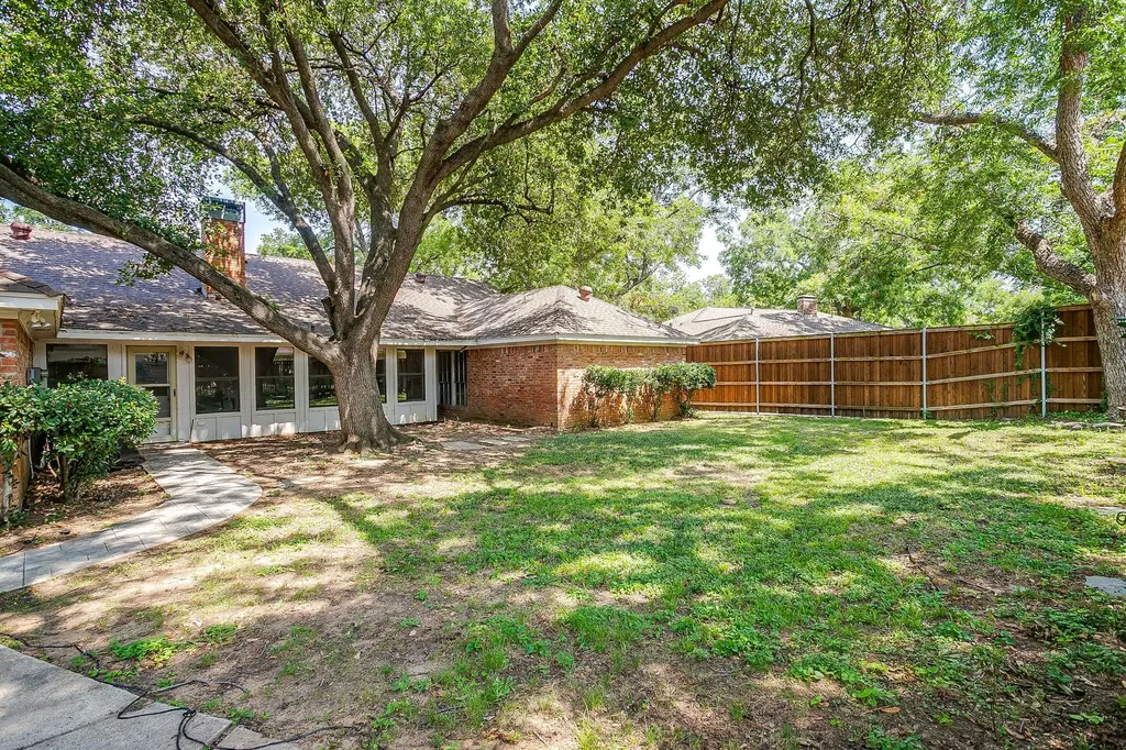 2910 Glasgow Drive Arlington TX 76015