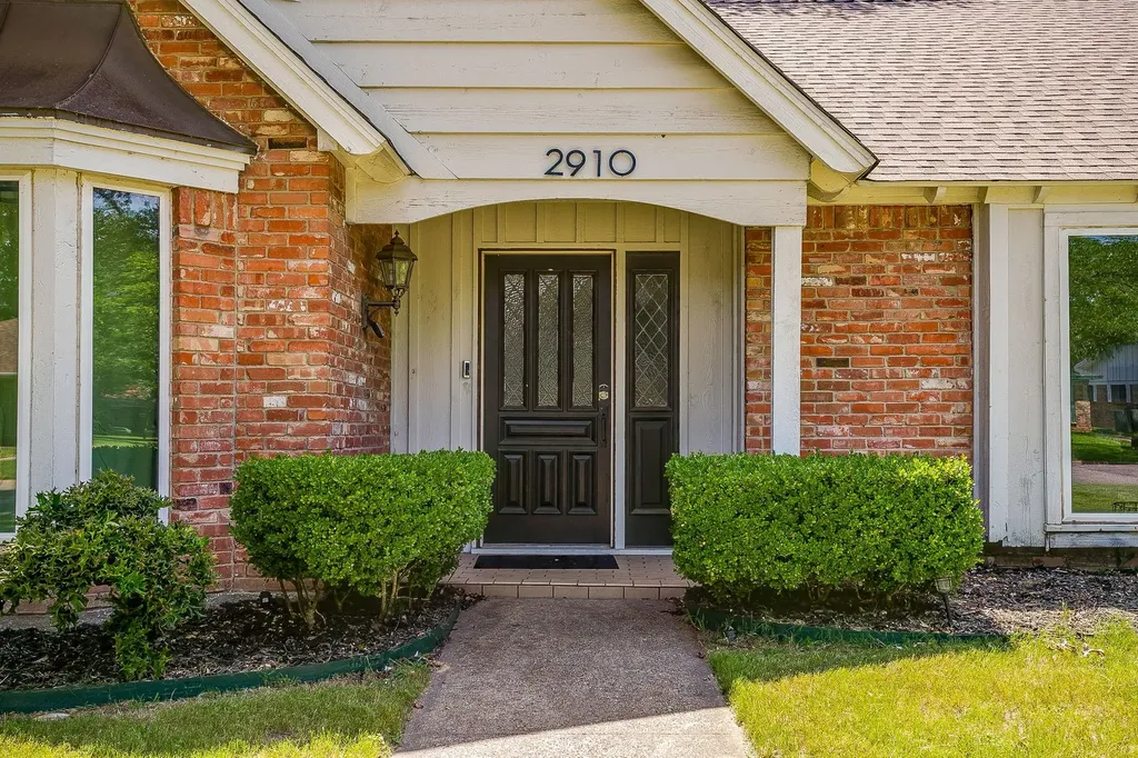 2910 Glasgow Drive Arlington TX 76015