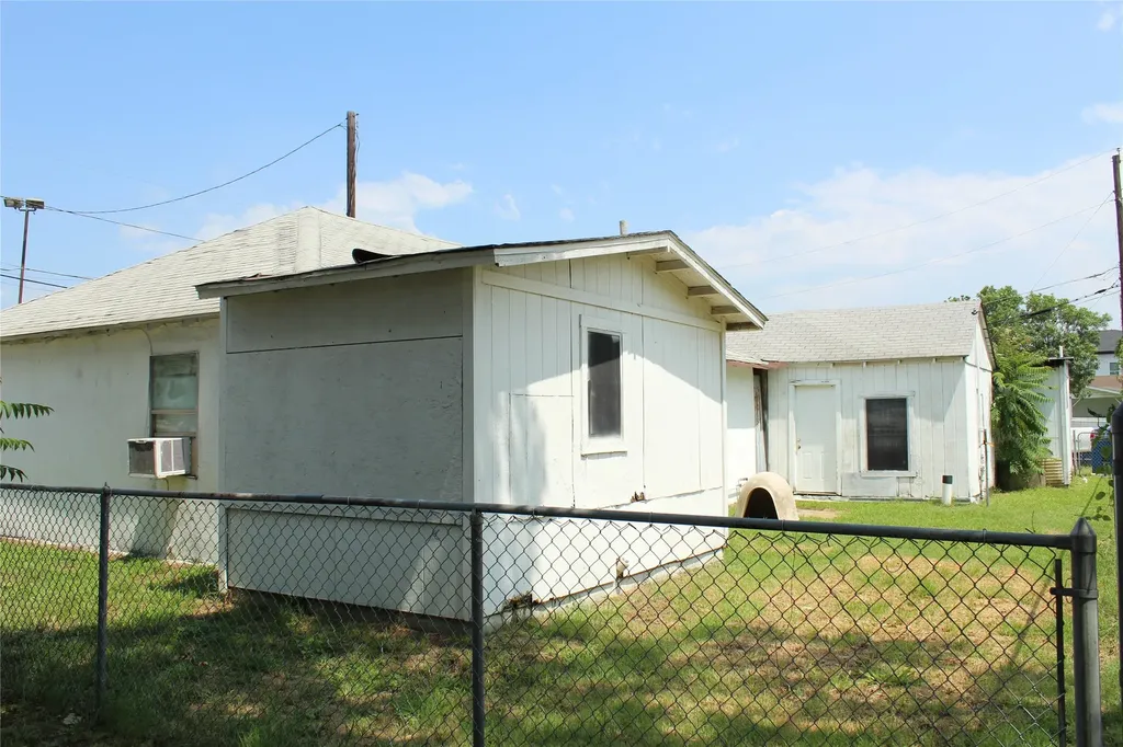 3122 Herbert Street Dallas TX 75212